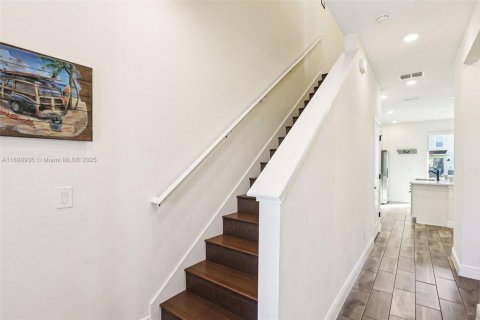 Купить таунхаус в Киссимми, Флорида 3 спальни, № 2014828 - фото 16