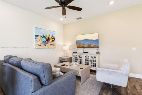 Купить таунхаус в Киссимми, Флорида 3 спальни, № 2014828 - фото 7