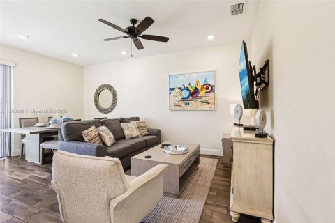 Купить таунхаус в Киссимми, Флорида 3 спальни, № 2014828 - фото 6