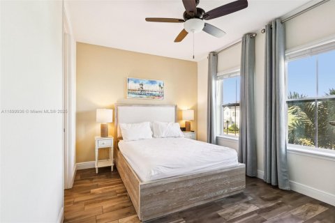 Купить таунхаус в Киссимми, Флорида 3 спальни, № 2014828 - фото 28