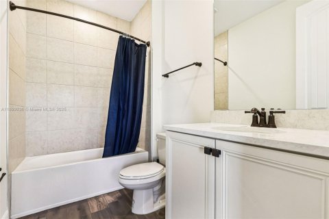 Купить таунхаус в Киссимми, Флорида 3 спальни, № 2014828 - фото 30