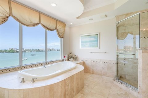 Condominio en venta en Clearwater, Florida, 3 dormitorios, 339.65 m2 № 1844928 - foto 25