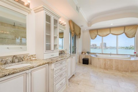 Condominio en venta en Clearwater, Florida, 3 dormitorios, 339.65 m2 № 1844928 - foto 23