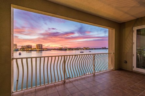 Condominio en venta en Clearwater, Florida, 3 dormitorios, 339.65 m2 № 1844928 - foto 2