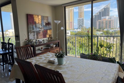 Купить кондоминиум в Санни-Айлс-Бич, Флорида 2 спальни, 122.63м2, № 2042268 - фото 14