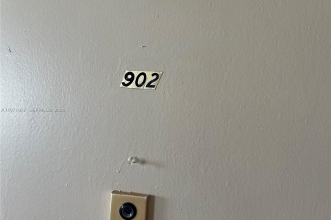 Купить кондоминиум в Санни-Айлс-Бич, Флорида 2 спальни, 122.63м2, № 2042268 - фото 25