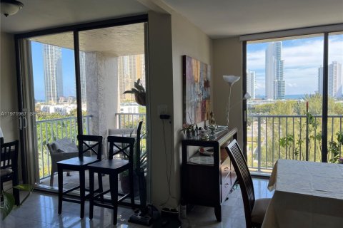 Купить кондоминиум в Санни-Айлс-Бич, Флорида 2 спальни, 122.63м2, № 2042268 - фото 17