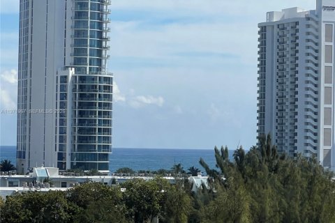 Кондоминиум с 2 спальнями в Санни-Айлс-Бич, Флорида № 2042268