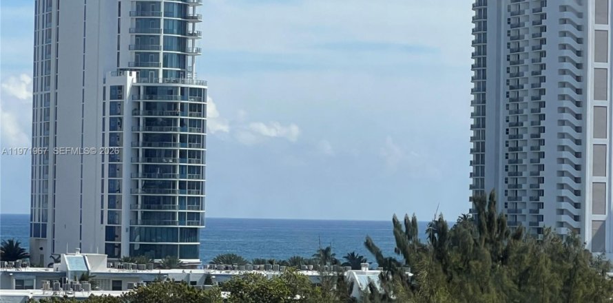 Кондоминиум с 2 спальнями в Санни-Айлс-Бич, Флорида № 2042268