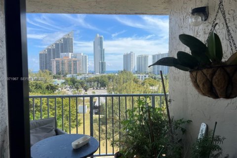 Купить кондоминиум в Санни-Айлс-Бич, Флорида 2 спальни, 122.63м2, № 2042268 - фото 15