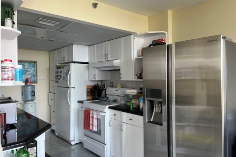 Купить кондоминиум в Санни-Айлс-Бич, Флорида 2 спальни, 122.63м2, № 2042268 - фото 3