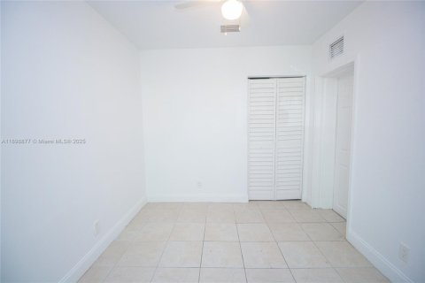 Снять в аренду виллу или дом в Холливуд, Флорида 1 спальня, № 1951574 - фото 8