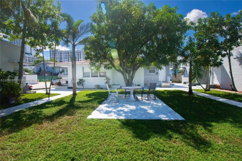 Снять в аренду виллу или дом в Холливуд, Флорида 1 спальня, № 1951574 - фото 1