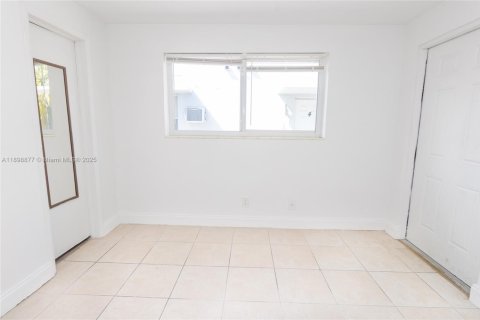 Снять в аренду виллу или дом в Холливуд, Флорида 1 спальня, № 1951574 - фото 6