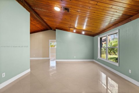 House in Pembroke Pines, Florida 4 bedrooms, 173.26 sq.m. № 1973975 - photo 6