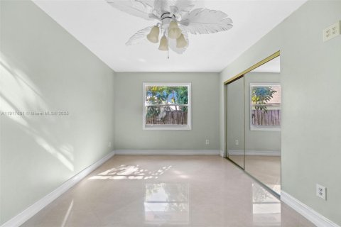 House in Pembroke Pines, Florida 4 bedrooms, 173.26 sq.m. № 1973975 - photo 25