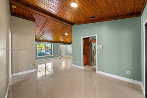 House in Pembroke Pines, Florida 4 bedrooms, 173.26 sq.m. № 1973975 - photo 9