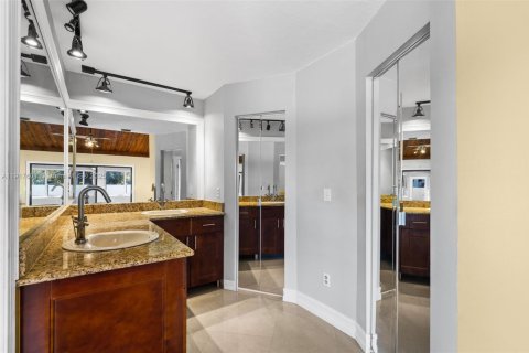 House in Pembroke Pines, Florida 4 bedrooms, 173.26 sq.m. № 1973975 - photo 21