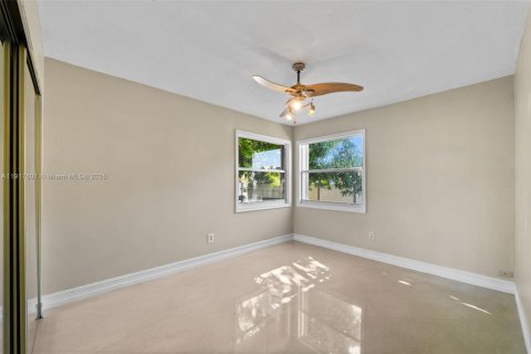 House in Pembroke Pines, Florida 4 bedrooms, 173.26 sq.m. № 1973975 - photo 29
