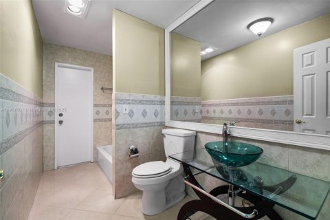 House in Pembroke Pines, Florida 4 bedrooms, 173.26 sq.m. № 1973975 - photo 28