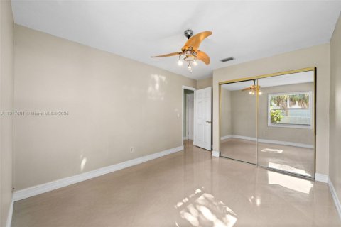 House in Pembroke Pines, Florida 4 bedrooms, 173.26 sq.m. № 1973975 - photo 30