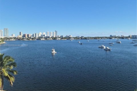 Купить кондоминиум в Авентура, Флорида 1 спальня, 71.35м2, № 1974805 - фото 3