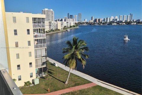 Купить кондоминиум в Авентура, Флорида 1 спальня, 71.35м2, № 1974805 - фото 4