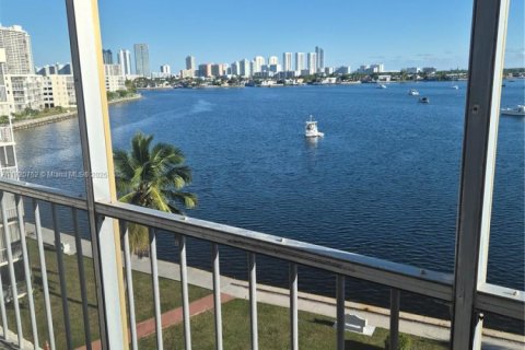 Купить кондоминиум в Авентура, Флорида 1 спальня, 71.35м2, № 1974805 - фото 2