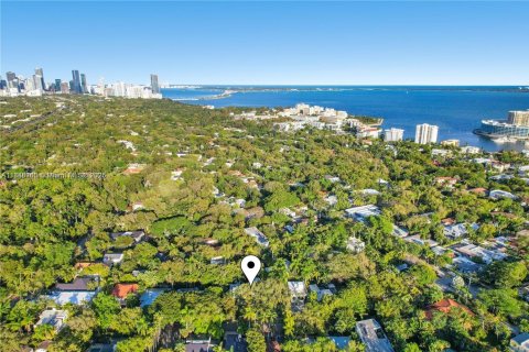 House in Miami, Florida 5 bedrooms, 416.02 sq.m. № 1942117 - photo 17