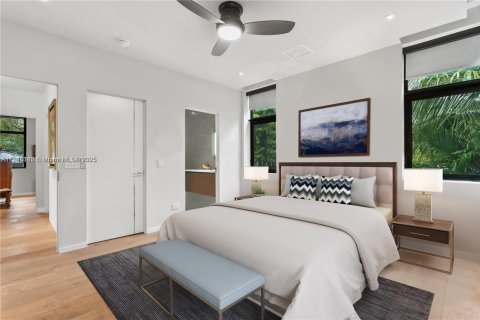 House in Miami, Florida 5 bedrooms, 416.02 sq.m. № 1942117 - photo 18