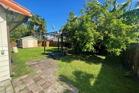 House in Miami Springs, Florida 3 bedrooms, 163.04 sq.m. № 1892081 - photo 6