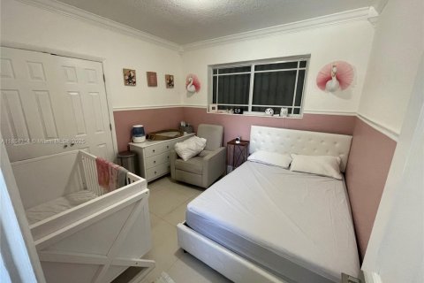 House in Miami Springs, Florida 3 bedrooms, 163.04 sq.m. № 1892081 - photo 21