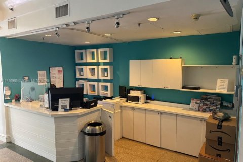 Commercial property in Miami Beach, Florida № 1963072 - photo 10