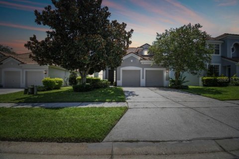 House in Kissimmee, Florida 5 bedrooms, 217.58 sq.m. № 1509538 - photo 1