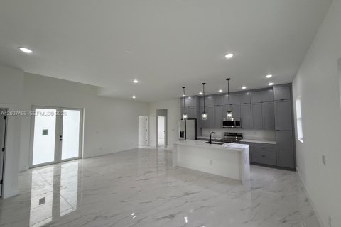 Villa ou maison à louer à Lehigh Acres, Floride: 4 chambres № 2335771 - photo 7