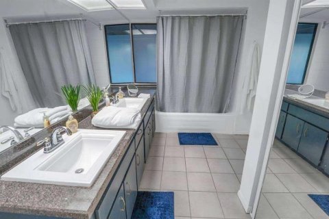Townhouse in Tampa, Florida 3 bedrooms, 140.1 sq.m. № 1845071 - photo 6