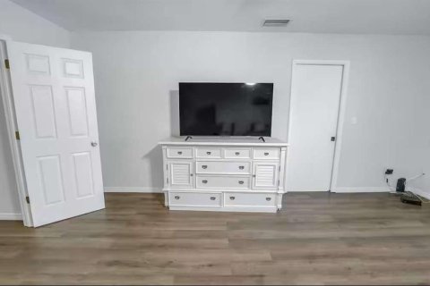 Townhouse in Tampa, Florida 3 bedrooms, 140.1 sq.m. № 1845071 - photo 5
