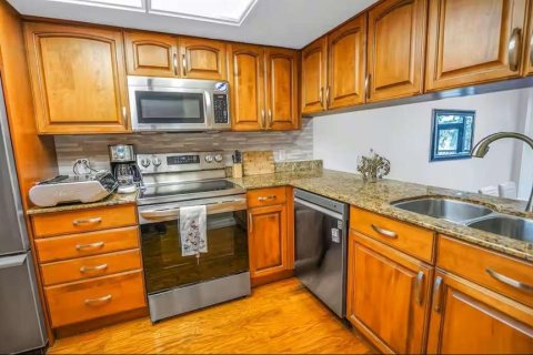 Townhouse in Tampa, Florida 3 bedrooms, 140.1 sq.m. № 1845071 - photo 17