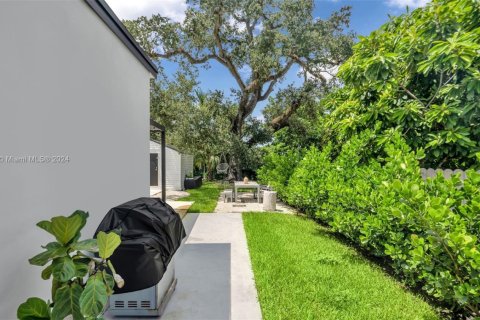 House in Miami, Florida 3 bedrooms, 114.18 sq.m. № 1976190 - photo 29