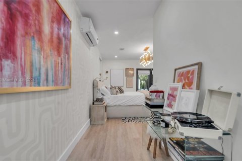 House in Miami, Florida 3 bedrooms, 114.18 sq.m. № 1976190 - photo 21