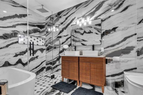 House in Miami, Florida 3 bedrooms, 114.18 sq.m. № 1976190 - photo 22