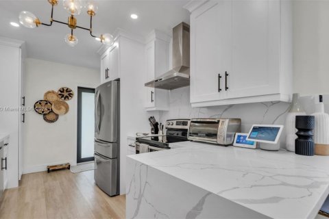 House in Miami, Florida 3 bedrooms, 114.18 sq.m. № 1976190 - photo 9