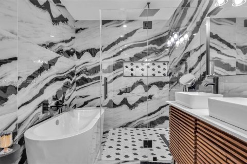 House in Miami, Florida 3 bedrooms, 114.18 sq.m. № 1976190 - photo 24