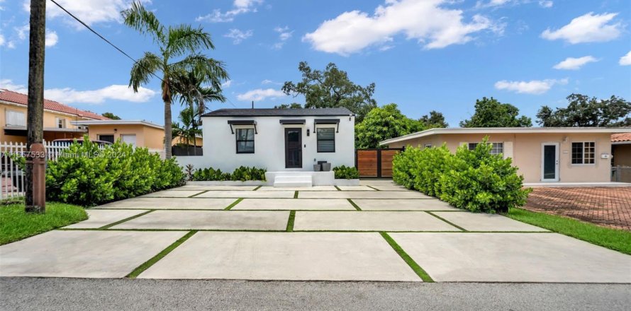 House in Miami, Florida 3 bedrooms, 114.18 sq.m. № 1976190