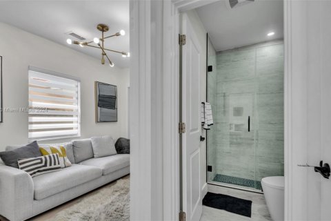 House in Miami, Florida 3 bedrooms, 114.18 sq.m. № 1976190 - photo 16