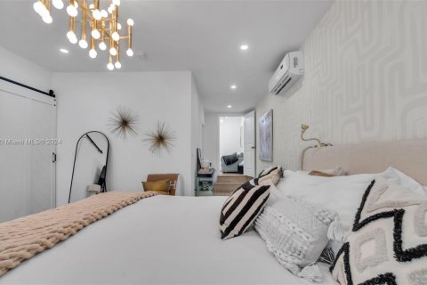 House in Miami, Florida 3 bedrooms, 114.18 sq.m. № 1976190 - photo 26