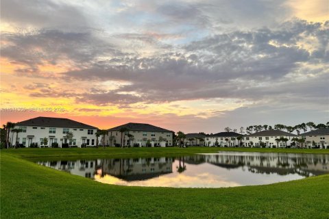 Townhouse in Greenacres, Florida 3 bedrooms, 152.73 sq.m. № 2042064 - photo 10