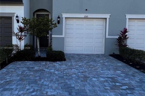 Townhouse in Greenacres, Florida 3 bedrooms, 152.73 sq.m. № 2042064