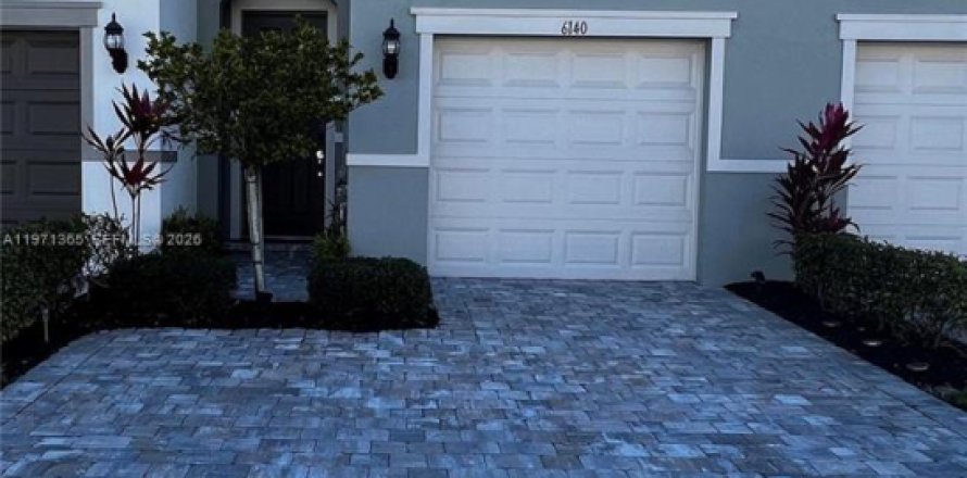 Townhouse in Greenacres, Florida 3 bedrooms, 152.73 sq.m. № 2042064