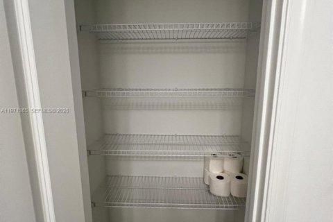 Townhouse in Greenacres, Florida 3 bedrooms, 152.73 sq.m. № 2042064 - photo 14